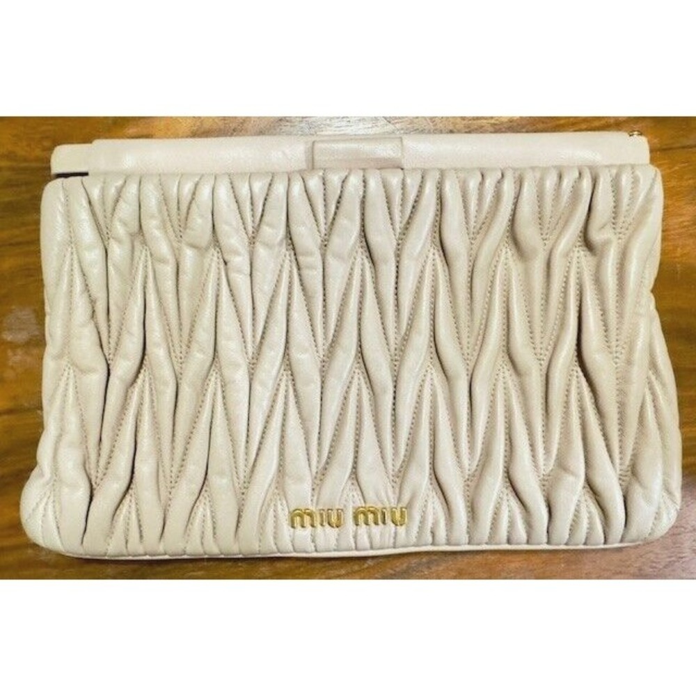 Miu Miu: Matelasse-Nude Quilted Leather Clutch